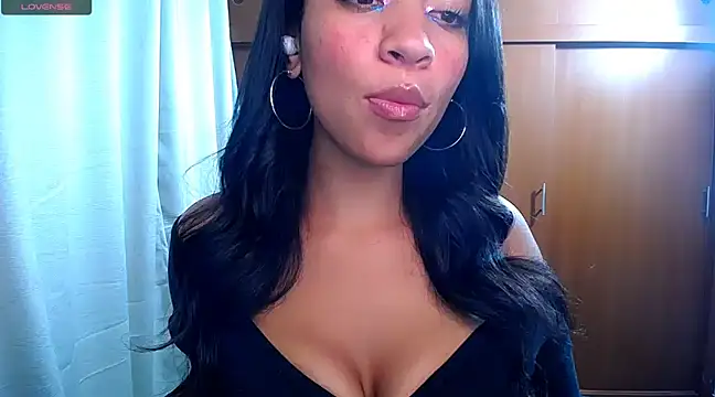 Snapshot of Danna_Ross_ chatting on 01-24-25, 12:42 Danna Ross  online show from 01-24-25, 12:42