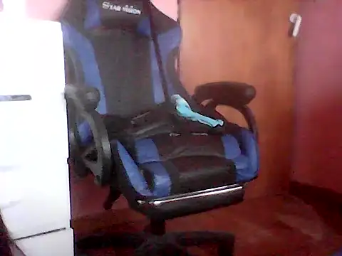 Snapshot of Oxitocina2000 chatting on 11-28-25, 07:16 Oxitocina2000 online show from 11-28-25, 07:16