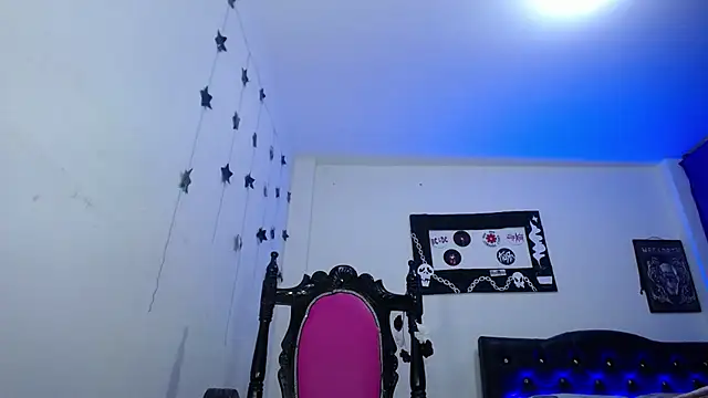 Snapshot of pinky_violeta chatting on 12-19-24, 04:56 pinky violeta online show from 12-19-24, 04:56