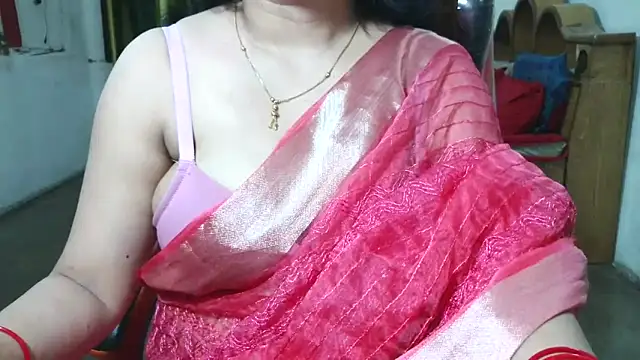 Snapshot of Cute_Mahi22 chatting on 10-21-25, 05:46 Cute Mahi22 online show from 10-21-25, 05:46