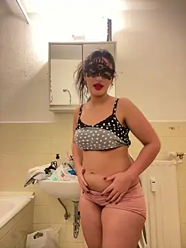 Sarahkhaalifa online show from 11-15-25, 09:11