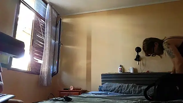 Snapshot of Carlafoxxx chatting on 02-11-26, 01:49 Carlafoxxx online show from 02-11-26, 01:49