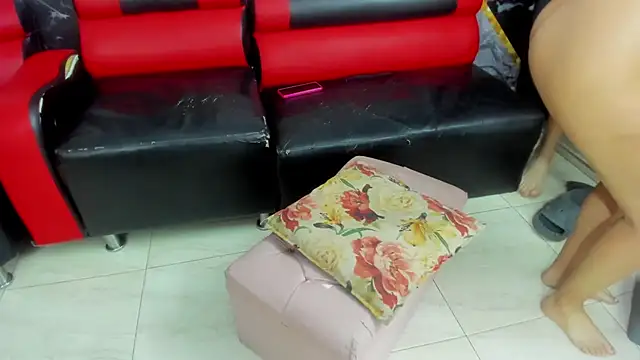 Snapshot of hot-threesome chatting on 02-05-26, 11:37 hot-threesome online show from 02-05-26, 11:37