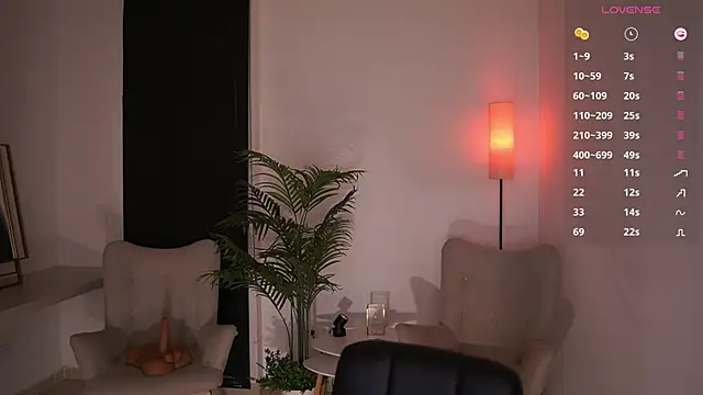 Snapshot of KendallRiseX chatting on 03-08-25, 02:19 KendallRiseX online show from 03-08-25, 02:19