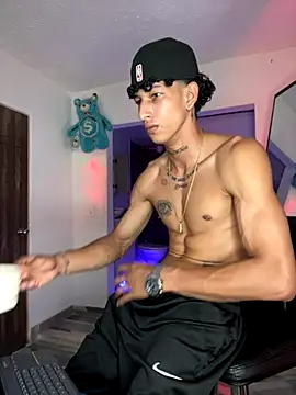 Snapshot of mike_casseano chatting on 09-25-25, 11:30 mike casseano online show from 09-25-25, 11:30