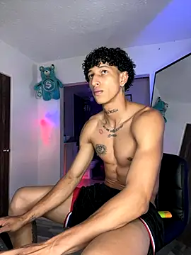 Snapshot of mike_casseano chatting on 10-31-25, 02:01 mike casseano online show from 10-31-25, 02:01