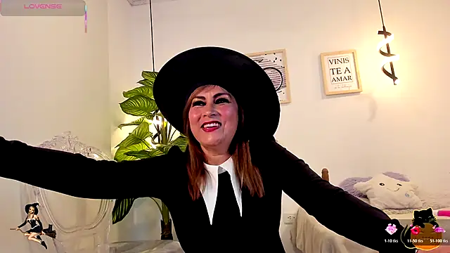 Snapshot of Rachel__Lang chatting on 10-31-25, 09:49 Rachel Lang online show from 10-31-25, 09:49