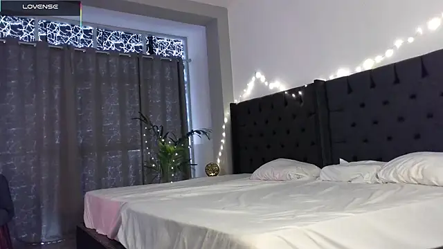 Snapshot of mini_kunis chatting on 01-10-26, 05:26 mini kunis online show from 01-10-26, 05:26