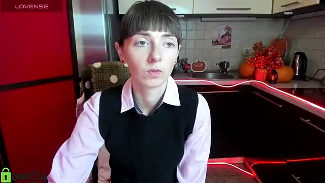 TayanaJons online show from 11-13-25, 07:51