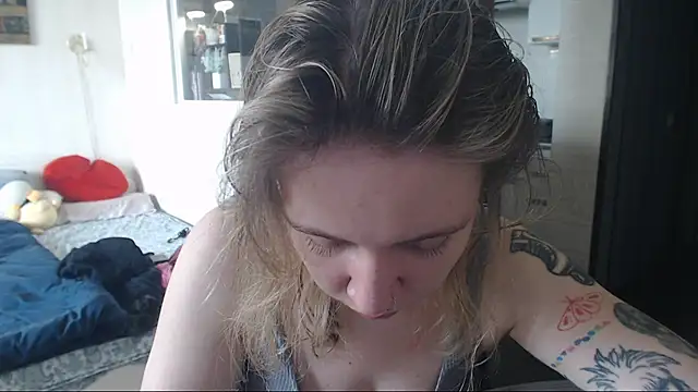 Snapshot of amanda_kiss_kiss chatting on 03-11-25, 10:18 amanda kiss kiss online show from 03-11-25, 10:18