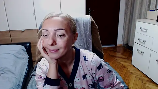 Snapshot of Leona-Exotic chatting on 11-18-25, 11:47 Leona-Exotic online show from 11-18-25, 11:47