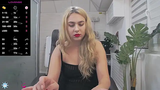 Snapshot of AvaBlue_ chatting on 12-10-24, 07:37 AvaBlue online show from 12-10-24, 07:37