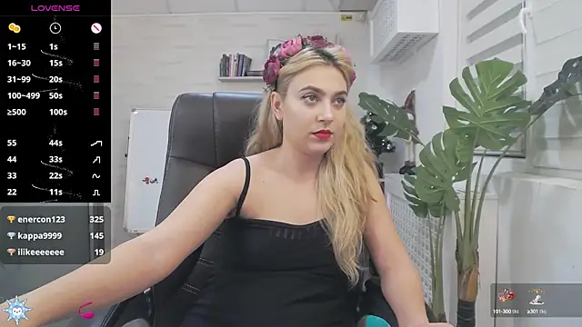 Snapshot of AvaBlue_ chatting on 12-10-24, 10:38 AvaBlue online show from 12-10-24, 10:38