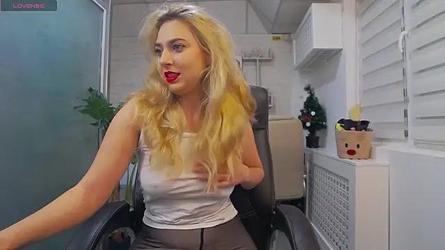 Snapshot of AvaBlue_ chatting on 12-28-24, 04:08 AvaBlue online show from 12-28-24, 04:08