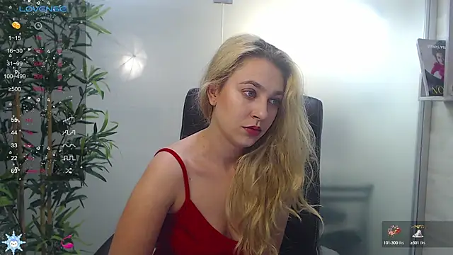 Snapshot of AvaBlue_ chatting on 01-14-25, 03:53 AvaBlue online show from 01-14-25, 03:53