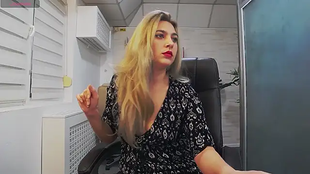 Snapshot of AvaBlue_ chatting on 02-06-25, 04:10 AvaBlue online show from 02-06-25, 04:10