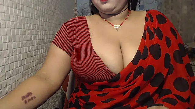 Snapshot of Oh_Maya chatting on 02-08-25, 01:54 Oh Maya online show from 02-08-25, 01:54