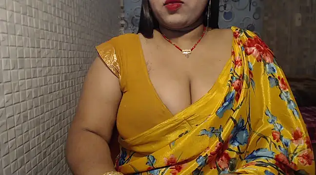 Snapshot of Oh_Maya chatting on 02-14-25, 04:20 Oh Maya online show from 02-14-25, 04:20
