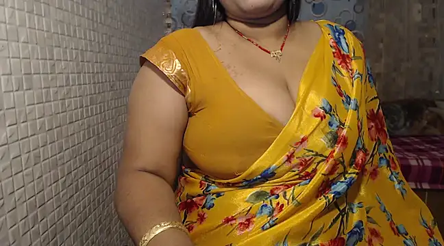 Snapshot of Oh_Maya chatting on 02-15-25, 05:41 Oh Maya online show from 02-15-25, 05:41