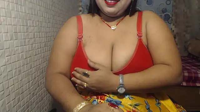 Snapshot of Oh_Maya chatting on 02-17-25, 04:04 Oh Maya online show from 02-17-25, 04:04