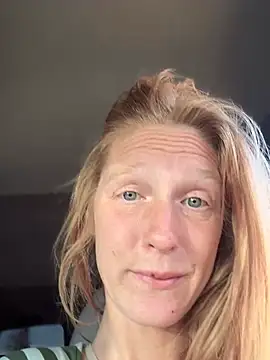 GoldenFlameGoddess online show from 07-19-26, 04:00
