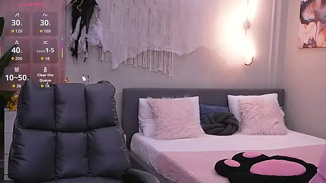 Snapshot of Molly_Jons chatting on 10-28-25, 01:09 Molly Jons online show from 10-28-25, 01:09