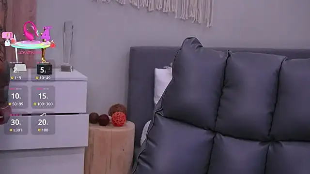 Snapshot of Molly_Jons chatting on 11-26-25, 01:06 Molly Jons online show from 11-26-25, 01:06