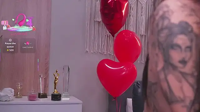 Snapshot of Molly_Jons chatting on 02-25-26, 01:04 Molly Jons online show from 02-25-26, 01:04