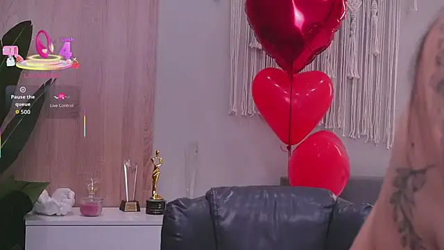 Snapshot of Molly_Jons chatting on 03-05-26, 01:01 Molly Jons online show from 03-05-26, 01:01