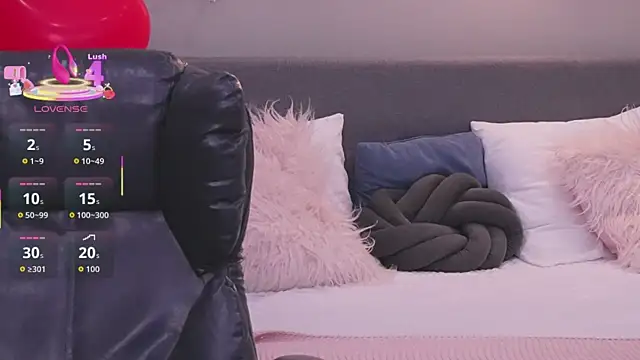 Snapshot of Molly_Jons chatting on 03-12-26, 01:01 Molly Jons online show from 03-12-26, 01:01