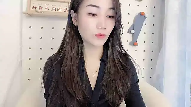 Snapshot of MIa59 chatting on 11-26-25, 12:22 MIa59 online show from 11-26-25, 12:22