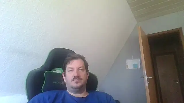 Golffahrer1982 online show from 10-19-25, 10:27