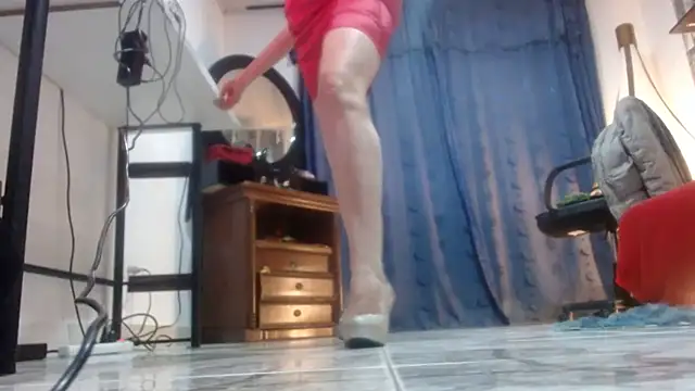 Snapshot of KarimaSarabe chatting on 09-08-25, 09:36 KarimaSarabe online show from 09-08-25, 09:36