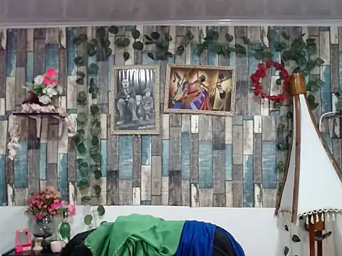 Snapshot of KarimaSarabe chatting on 10-31-25, 10:55 KarimaSarabe online show from 10-31-25, 10:55