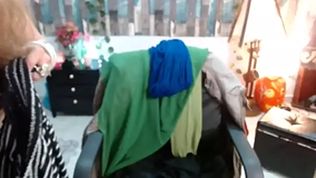 Snapshot of KarimaSarabe chatting on 11-04-25, 09:36 KarimaSarabe online show from 11-04-25, 09:36