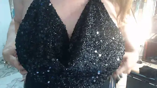 Snapshot of KarimaSarabe chatting on 11-11-25, 09:26 KarimaSarabe online show from 11-11-25, 09:26