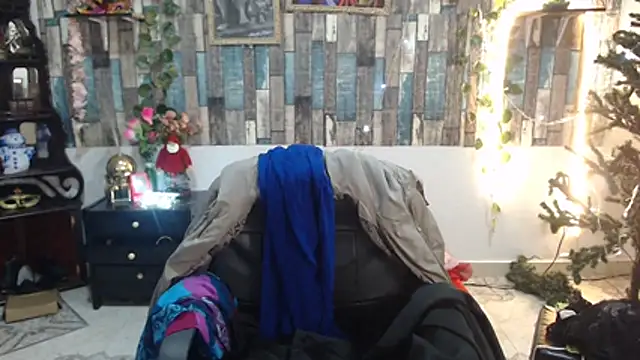 Snapshot of KarimaSarabe chatting on 12-03-25, 08:51 KarimaSarabe online show from 12-03-25, 08:51