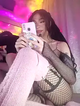 Snapshot of Victor-and-shelly chatting on 12-21-24, 08:39 Victor-and-shelly online show from 12-21-24, 08:39