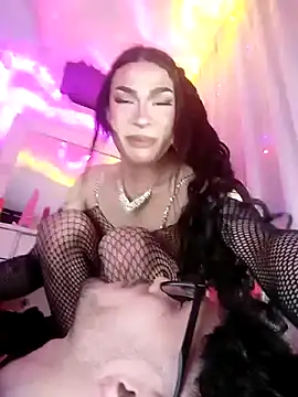 Snapshot of Victor-and-shelly chatting on 12-22-24, 01:45 Victor-and-shelly online show from 12-22-24, 01:45