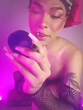 Snapshot of Victor-and-shelly chatting on 11-30-25, 09:19 Victor-and-shelly online show from 11-30-25, 09:19