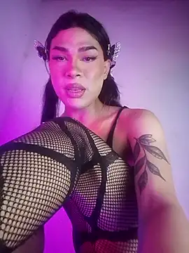 Snapshot of Victor-and-shelly chatting on 02-15-26, 04:58 Victor-and-shelly online show from 02-15-26, 04:58