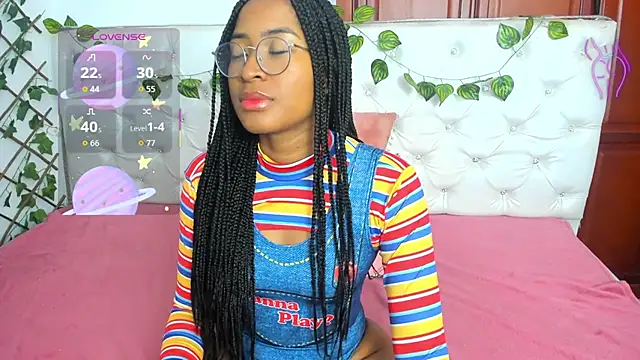 Snapshot of Andrea_Williams24 chatting on 10-31-25, 12:17 Andrea Williams24 online show from 10-31-25, 12:17