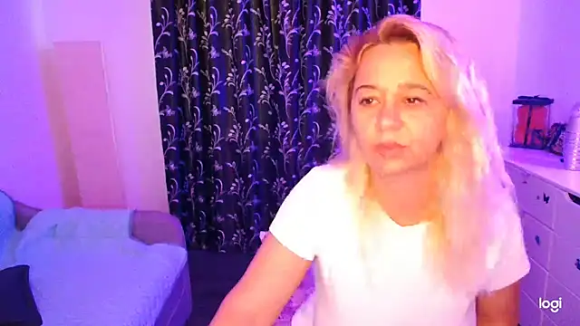 freyyamore1 online show from 06-25-26, 05:45