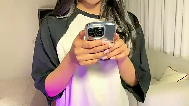 Snapshot of Nisha2708 chatting on 02-02-25, 05:59 Nisha2708 online show from 02-02-25, 05:59