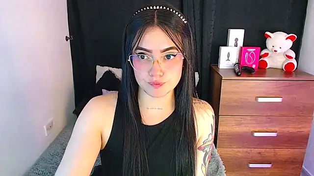 Snapshot of Isa_Maiden1 chatting on 09-23-25, 04:10 Isa Maiden1 online show from 09-23-25, 04:10