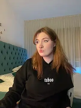 Snapshot of _Chlo__e chatting on 02-08-25, 12:38  Chlo  e online show from 02-08-25, 12:38