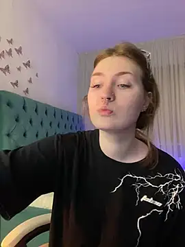 Snapshot of _Chlo__e chatting on 03-07-25, 10:43  Chlo  e online show from 03-07-25, 10:43