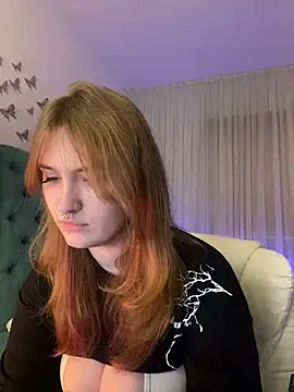 Snapshot of _Chlo__e chatting on 03-10-25, 02:39  Chlo  e online show from 03-10-25, 02:39