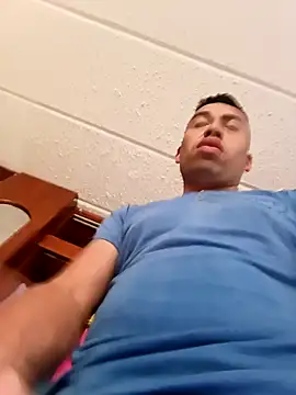 Snapshot of Diego_leon27 chatting on 03-18-26, 06:11 Diego leon27 online show from 03-18-26, 06:11