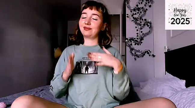 Snapshot of Cosmo_Riri chatting on 01-01-25, 05:11 Cosmo Riri online show from 01-01-25, 05:11